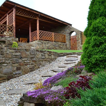 Privat Julia Hotel Vrbov Exterior foto