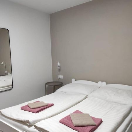 Privat Julia Hotel Vrbov Exterior foto