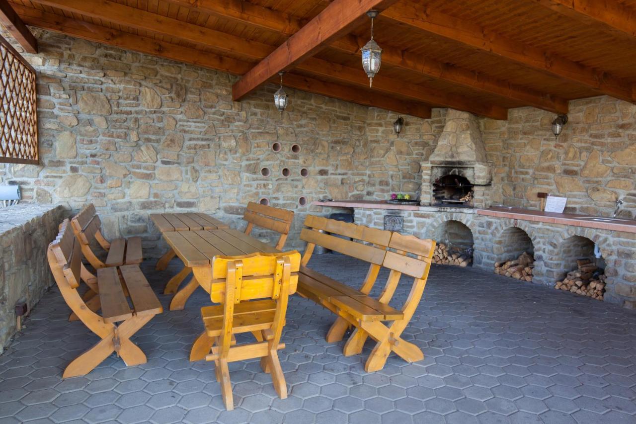 Privat Julia Hotel Vrbov Exterior foto