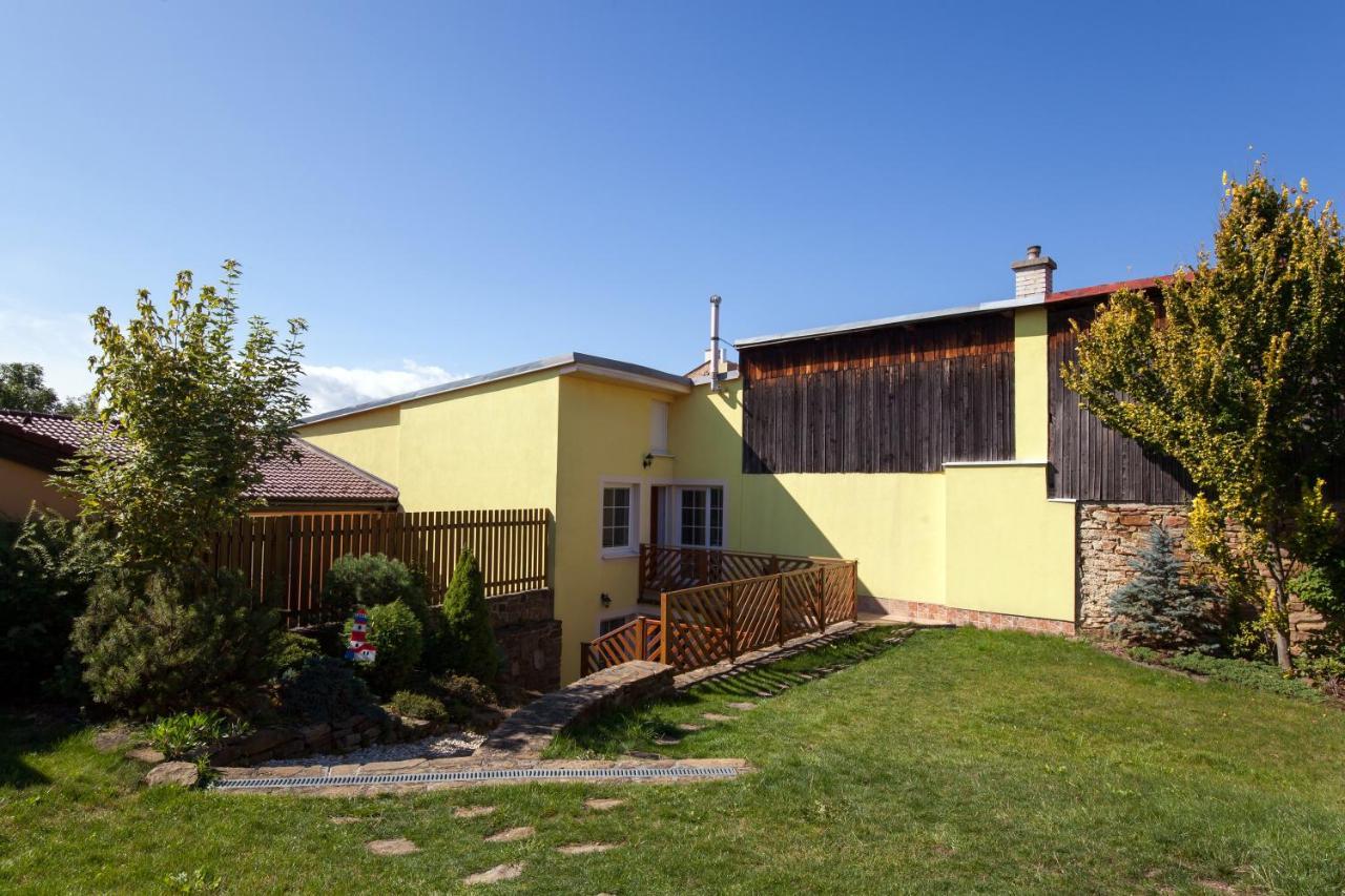 Privat Julia Hotel Vrbov Exterior foto
