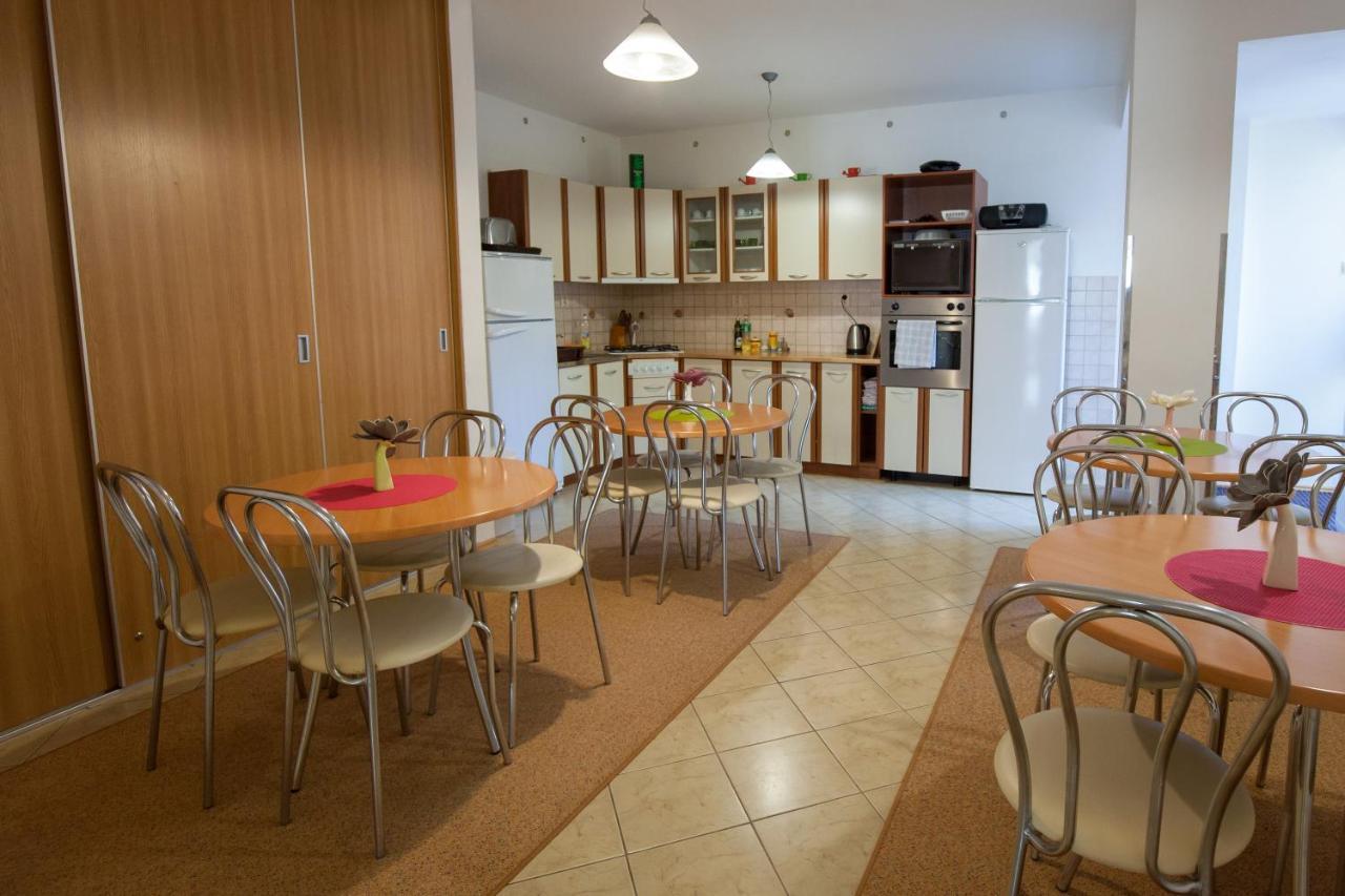 Privat Julia Hotel Vrbov Exterior foto