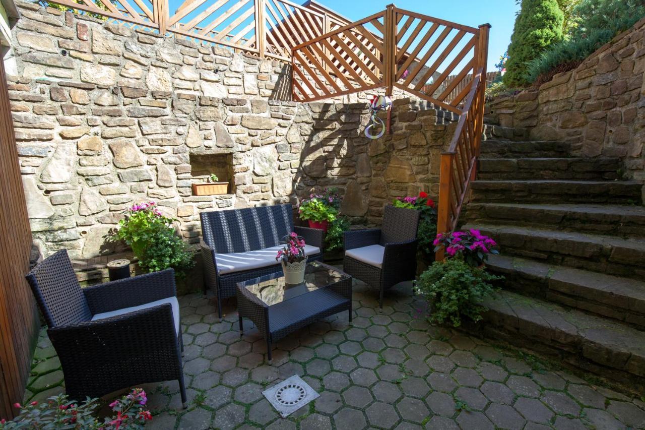 Privat Julia Hotel Vrbov Exterior foto