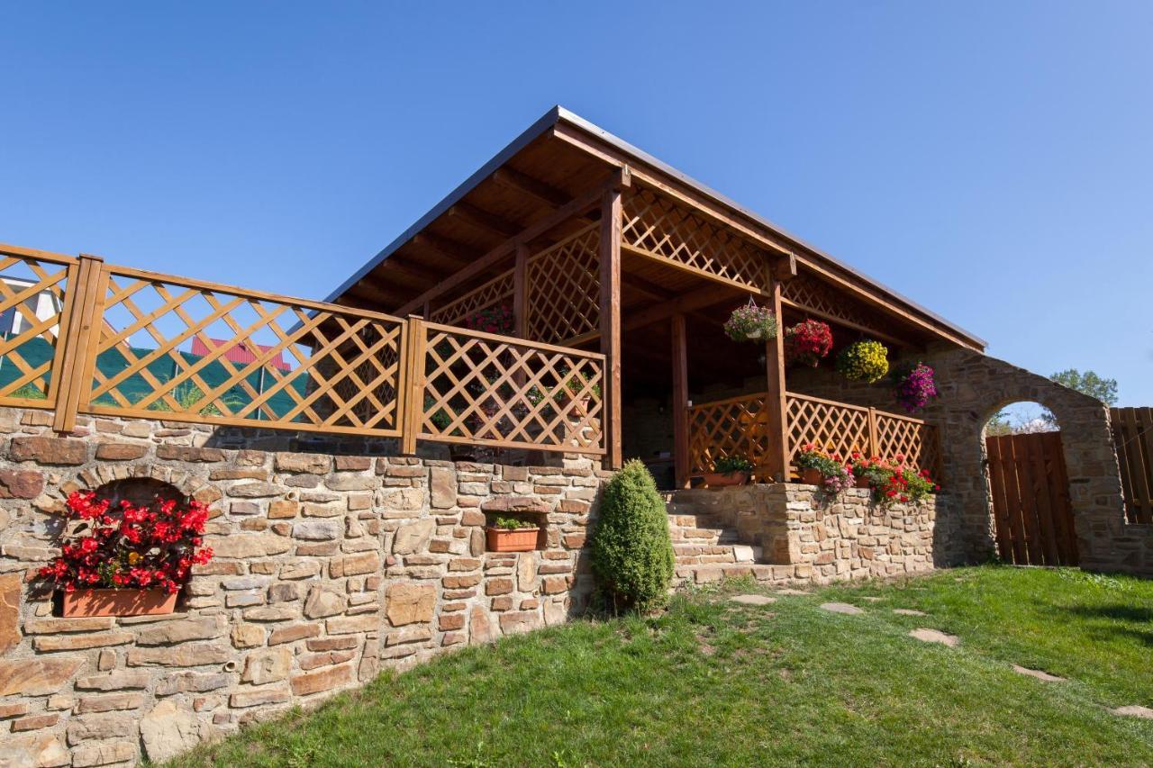 Privat Julia Hotel Vrbov Exterior foto