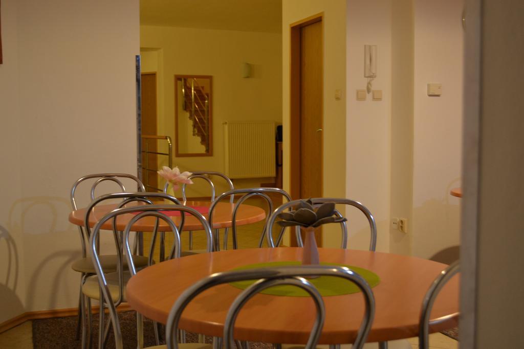 Privat Julia Hotel Vrbov Exterior foto