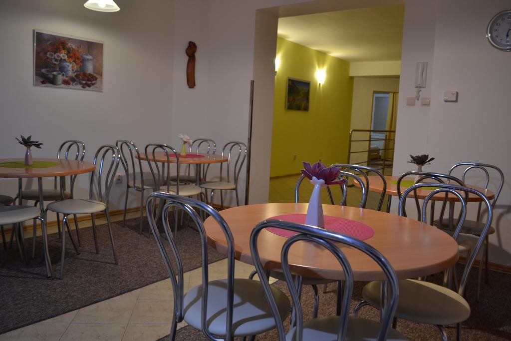 Privat Julia Hotel Vrbov Exterior foto