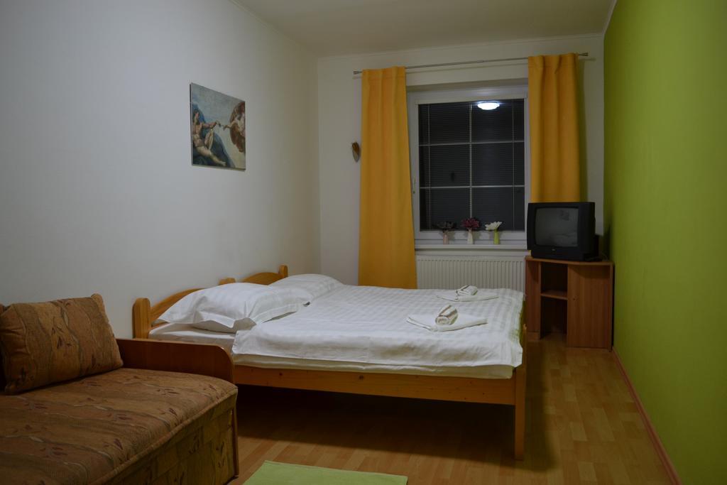Privat Julia Hotel Vrbov Cameră foto