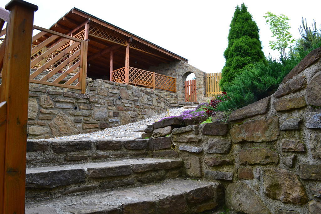 Privat Julia Hotel Vrbov Exterior foto
