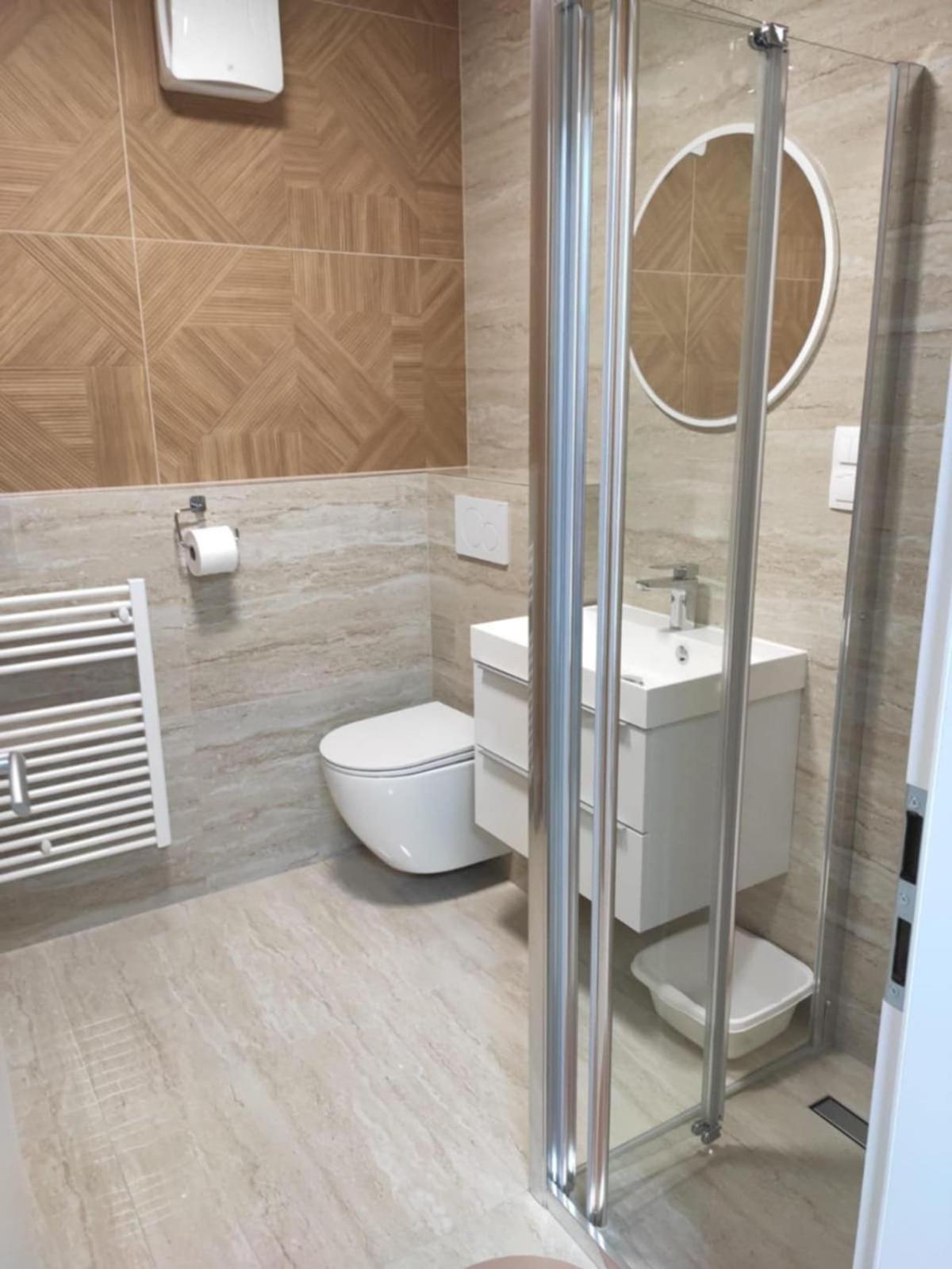 Privat Julia Hotel Vrbov Exterior foto