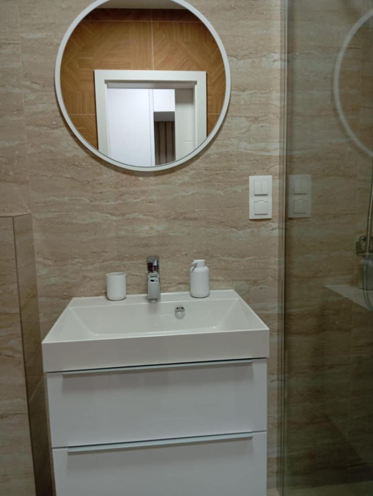 Privat Julia Hotel Vrbov Exterior foto