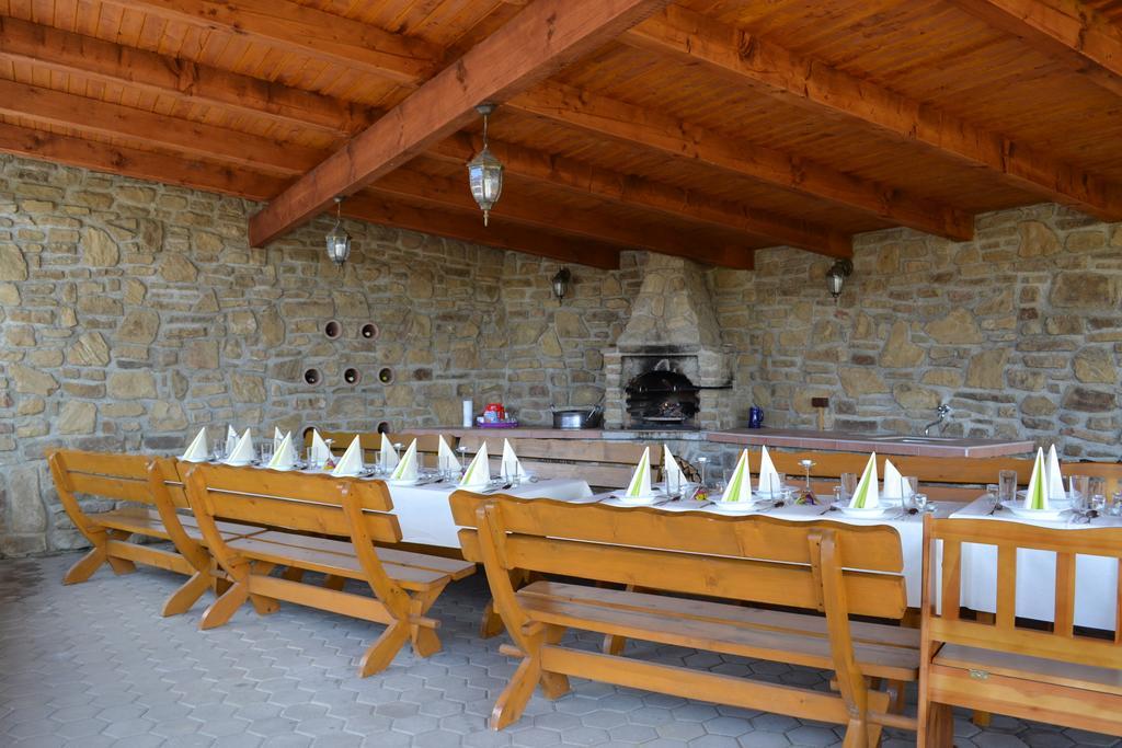 Privat Julia Hotel Vrbov Exterior foto