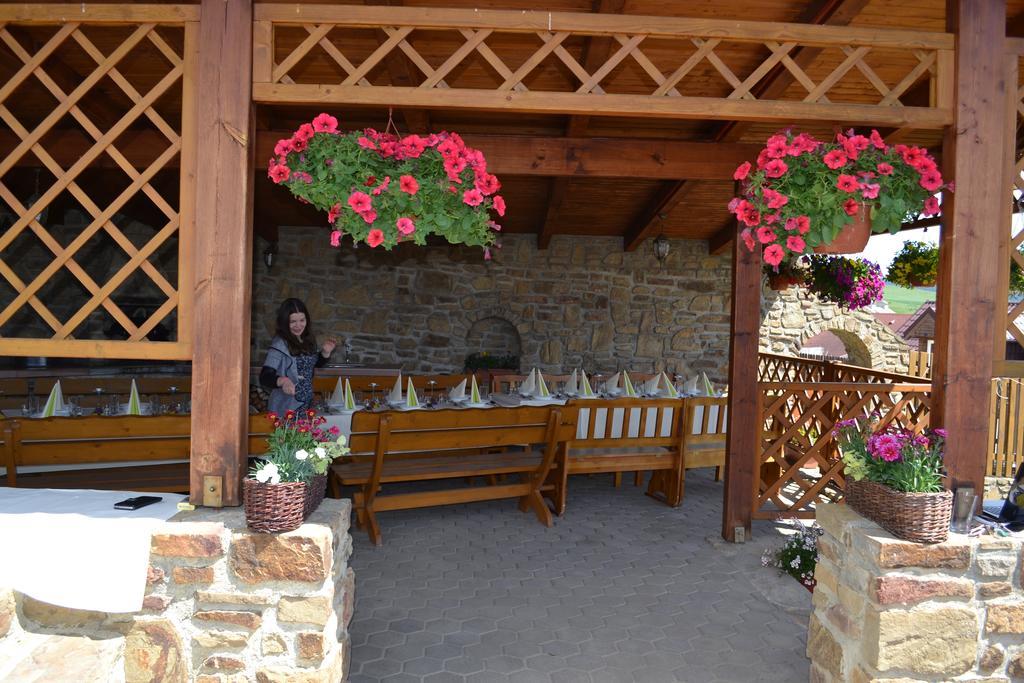 Privat Julia Hotel Vrbov Exterior foto