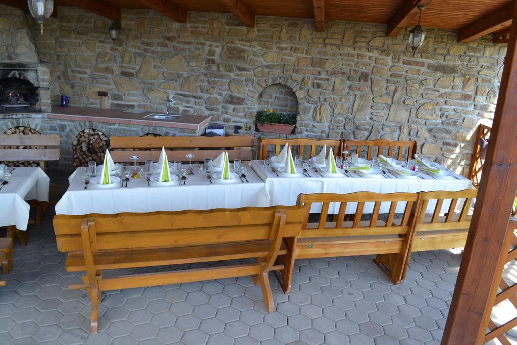 Privat Julia Hotel Vrbov Exterior foto